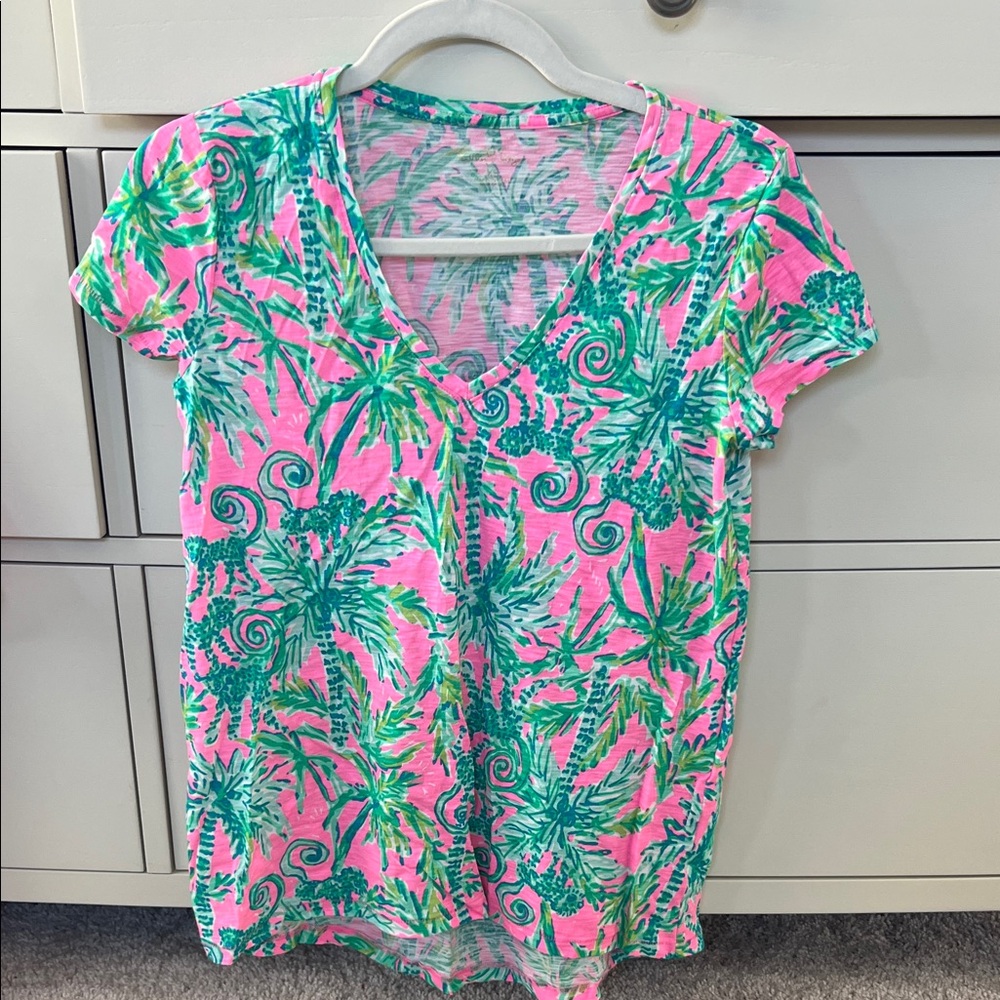 Lilly Pulitzer Etta v neck T shirt small